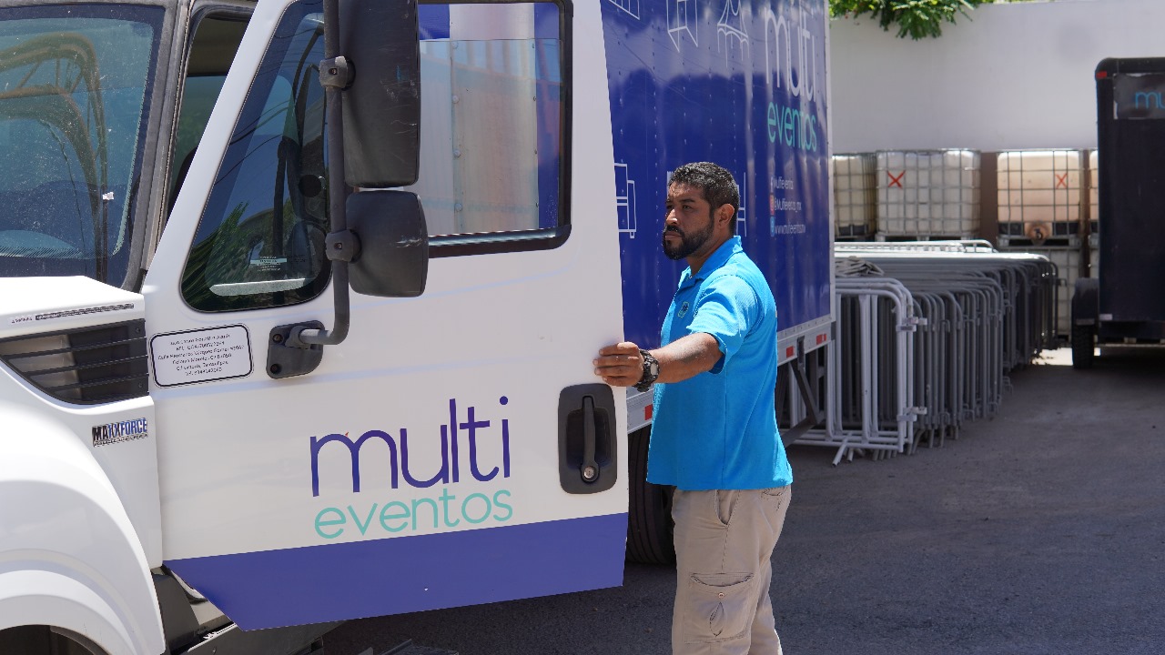 Equipo de Multieventos en montaje