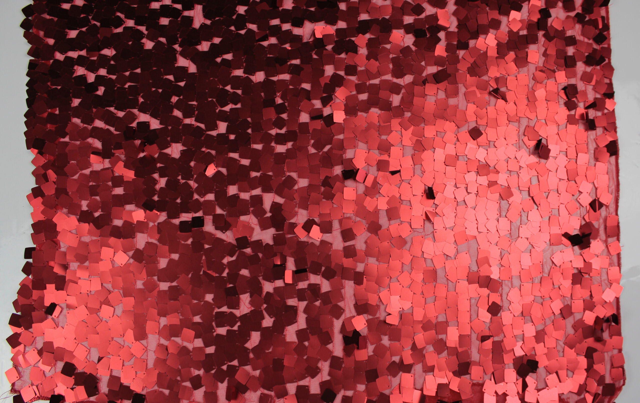 Camino de Mesa Dazzle Rojo